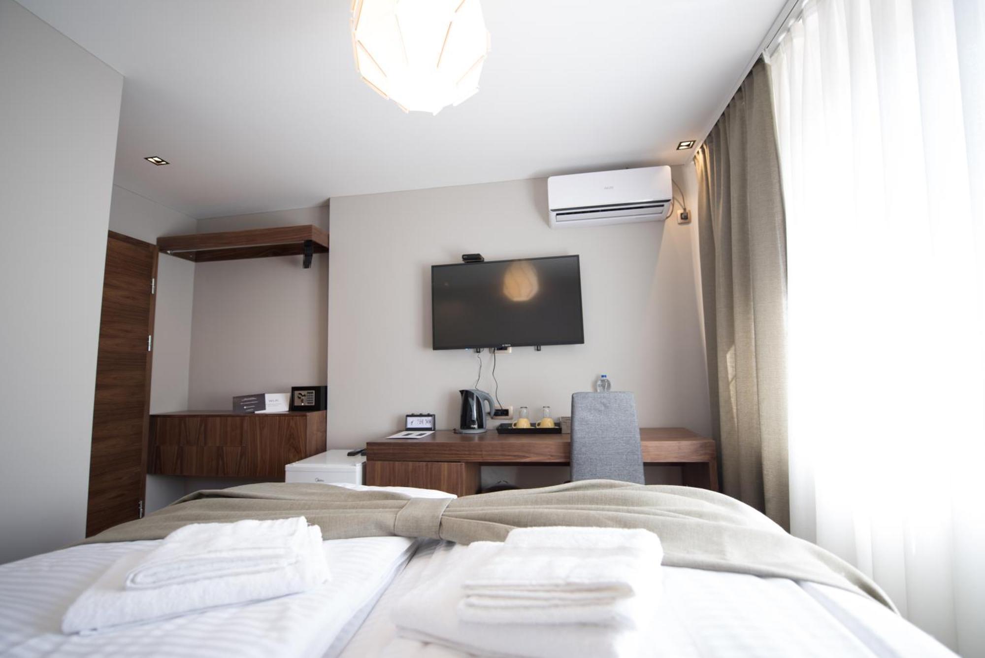 Boulevard Exclusive Prishtinë Ngoại thất bức ảnh